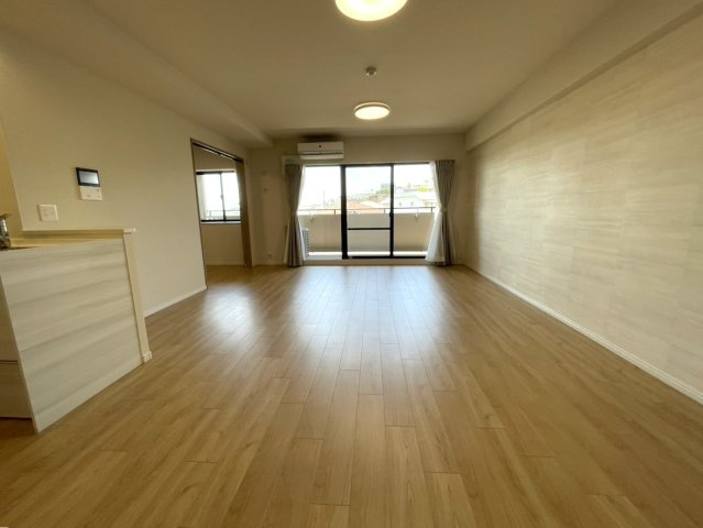 ロイヤルアーク芦屋の居間・リビング
