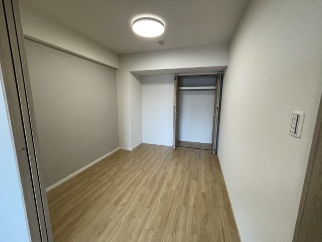 ロイヤルアーク芦屋の洋室|約5帖洋室。