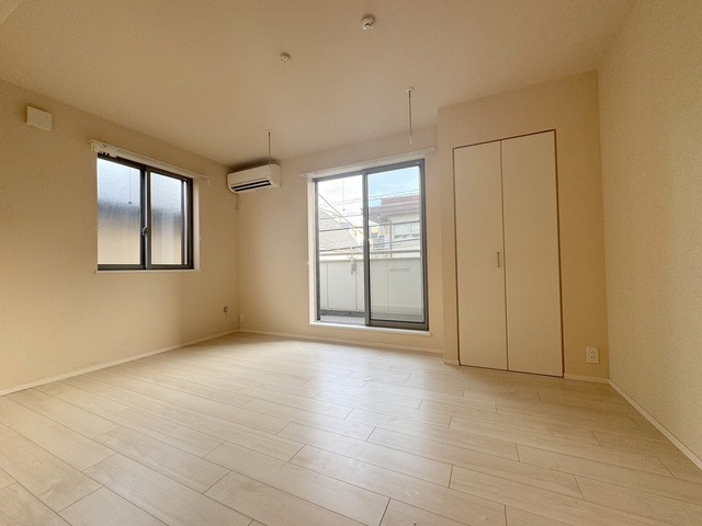 メゾン・ド・フィーユの寝室|★※別号室の写真です　明るいフローリングの角部屋です★