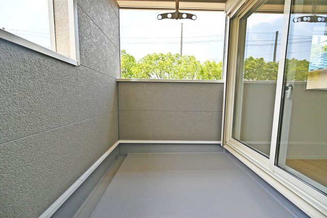 クレイドルガーデン鳥飼西3丁目新築一戸建て│3LDK＋並列駐車2台可のバルコニー|プライバシーに配慮されたバルコニーで、安心してくつろげる空間となっています。