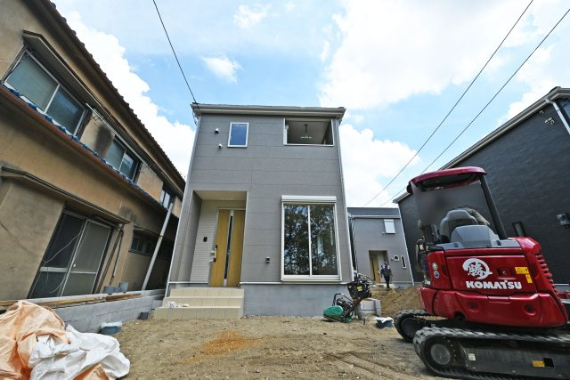クレイドルガーデン鳥飼西3丁目新築一戸建て│3LDK＋並列駐車2台可の外観|耐震等級3を備えた、地震への強さに配慮した新築住宅です。新築ならではの清潔感と快適性に加え、安心して暮らせる住まいをお探しの方におすすめです。