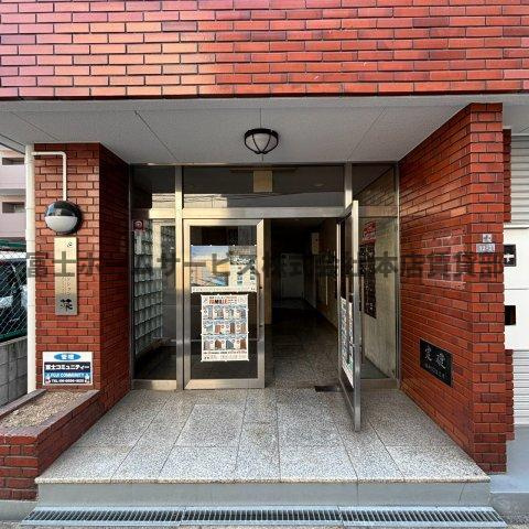 マンション華のエントランス