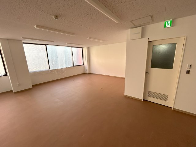 門脇ビルの居間・リビング