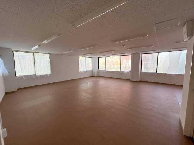 門脇ビルの居間・リビング