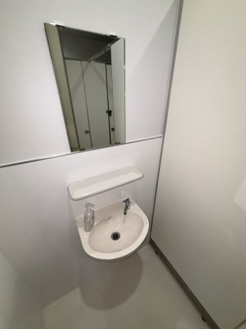 門脇ビルの洗面所