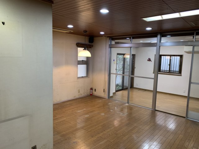 苅田３丁目　貸店舗の居間・リビング