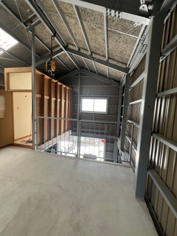 西堤本通西倉庫の駐車場