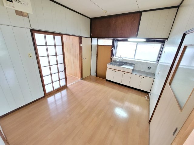 井上住宅の居間・リビング|対面じゃないので広く使えます♪
