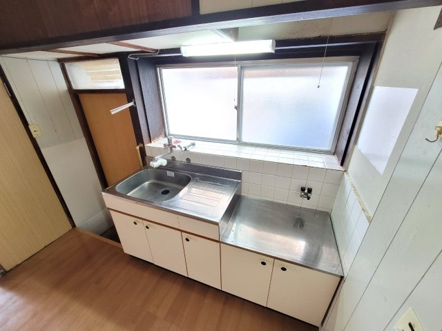 井上住宅のキッチン|コンパクトなキッチンで掃除もラクラク