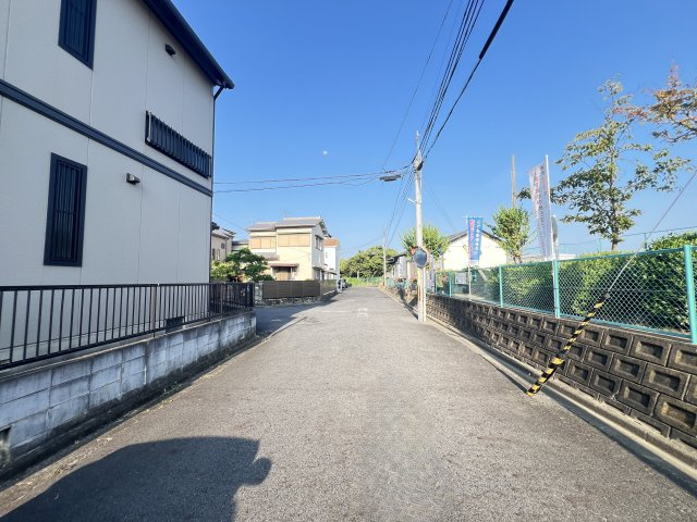 売土地　橿原市十市町の前面道路含む現地写真
