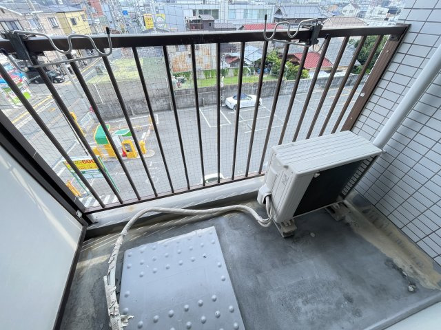 門真市垣内町の店舗事務所のバルコニー