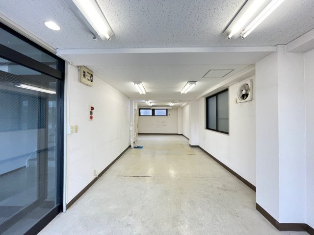 寝屋川市出雲町の店舗事務所のロビー