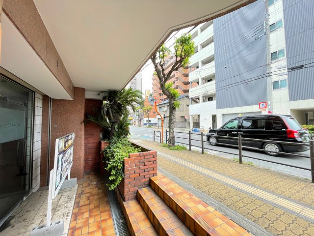 寝屋川市豊野町の店舗一部のエントランス