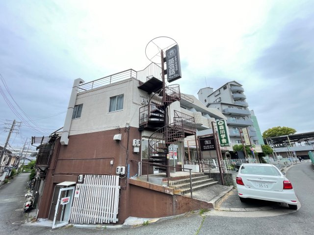 寝屋川市萱島本町の店舗事務所の外観