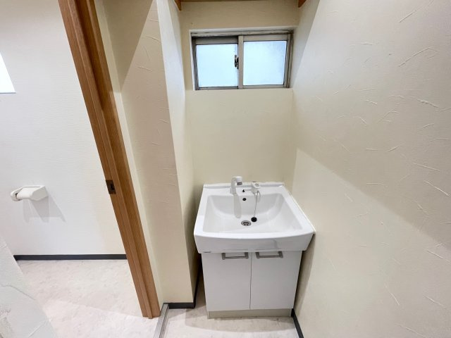寝屋川市萱島本町の店舗事務所の独立洗面台