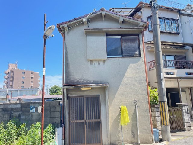 寝屋川市長栄寺町の店舗事務所のエントランス
