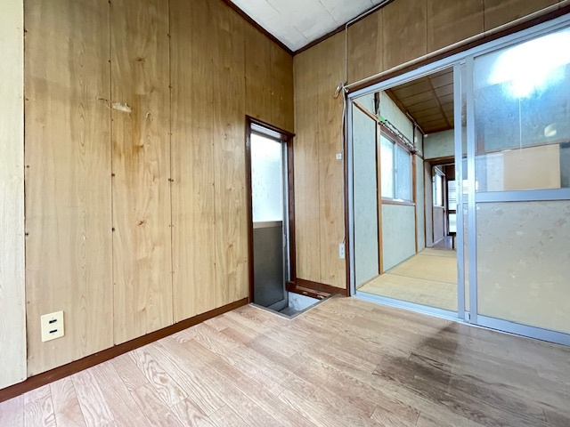 寝屋川市高柳５丁目の店舗事務所の内装