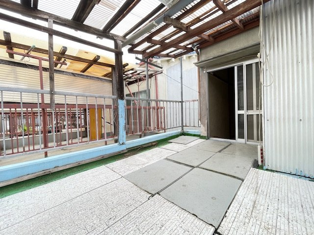 寝屋川市高柳５丁目の店舗事務所のバルコニー