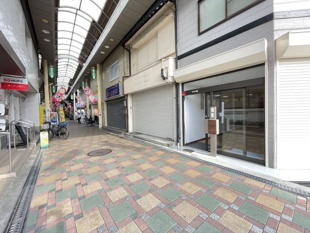 寝屋川市東大利町の店舗一部