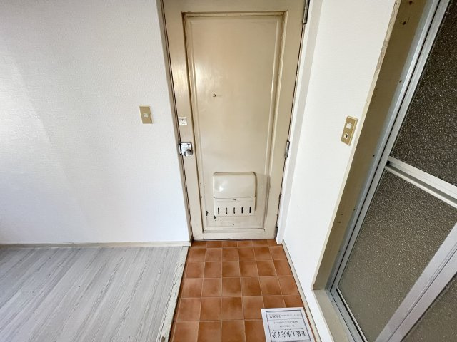 門真市幸福町の店舗事務所の玄関