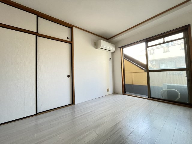 門真市幸福町の店舗事務所の居間・リビング
