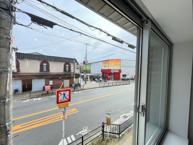 寝屋川市北大利町の店舗事務所の駐車場