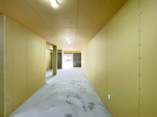 寝屋川市北大利町の店舗事務所の内装