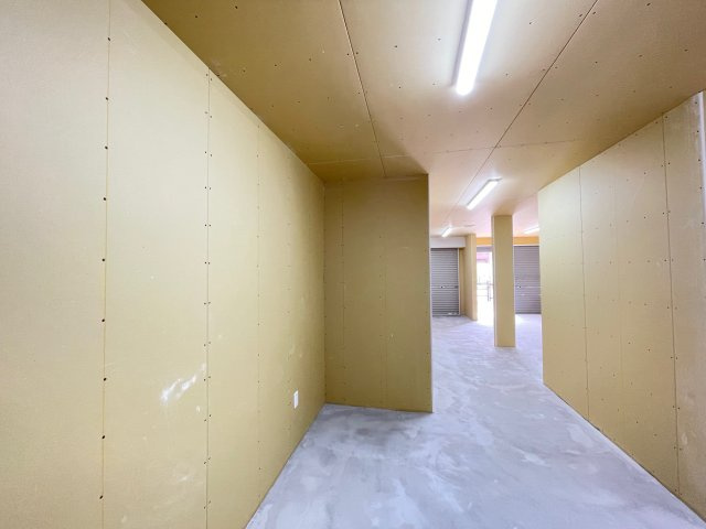 寝屋川市北大利町の店舗事務所の内装