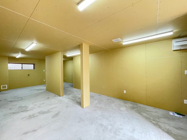 寝屋川市北大利町の店舗事務所の内装