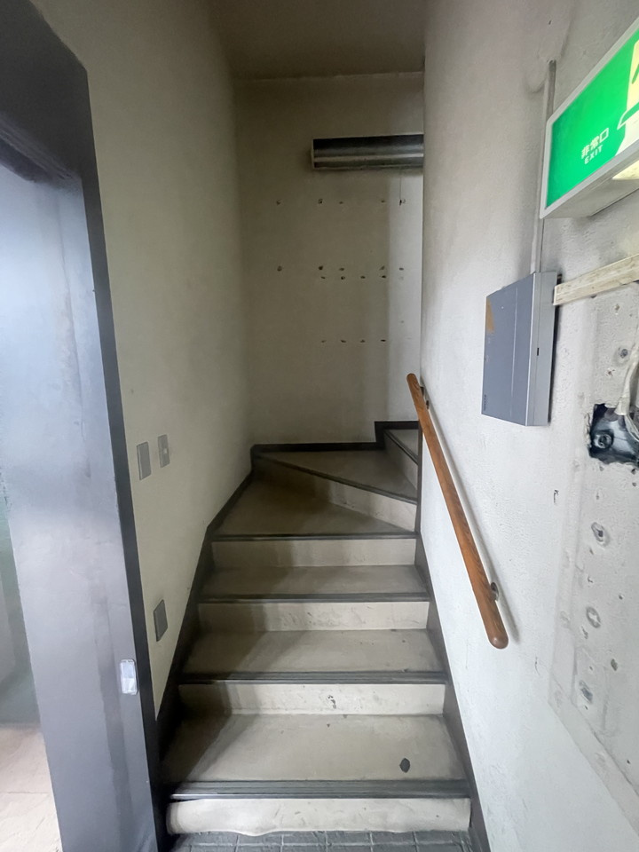 尼崎市大庄北４丁目の店舗事務所のロビー