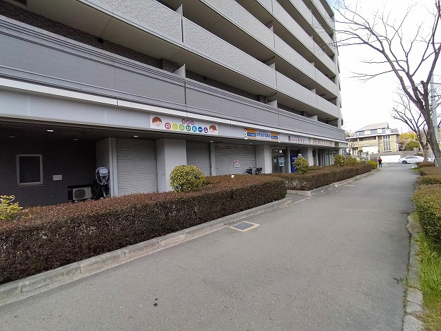 吹田市高野台４丁目の店舗事務所の駐車場
