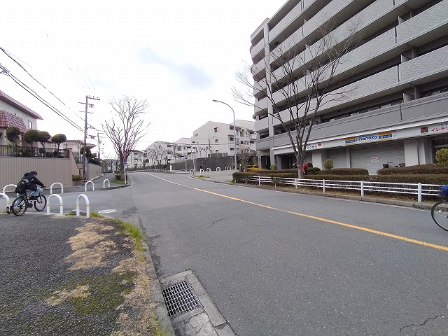 吹田市高野台４丁目の店舗事務所の駐車場