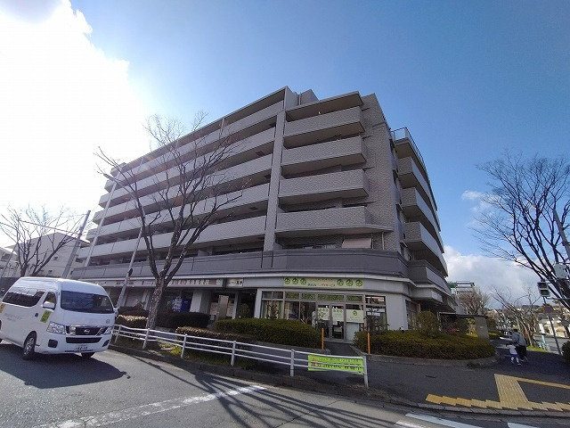 吹田市高野台４丁目の店舗事務所の外観