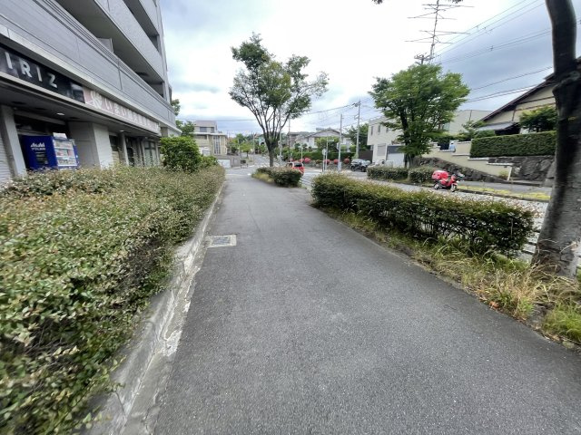 吹田市高野台４丁目の店舗事務所の庭