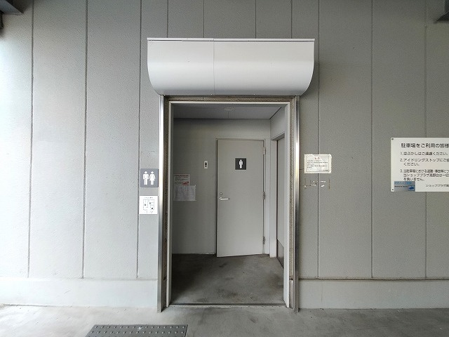 吹田市高野台４丁目の店舗事務所のエントランス