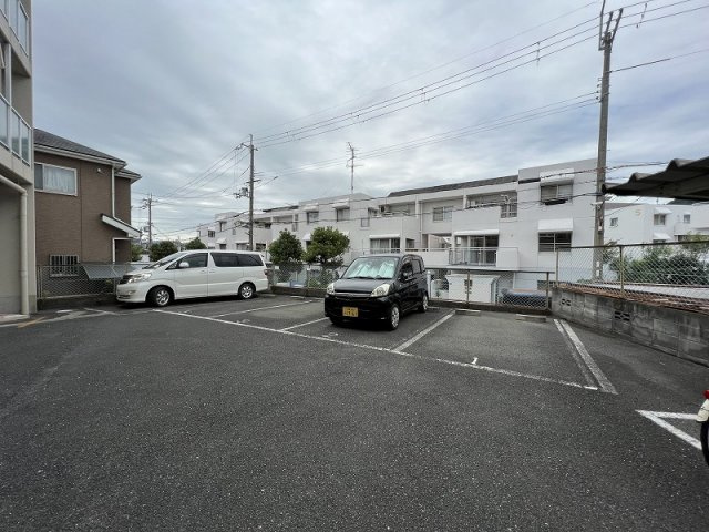箕面市桜１丁目の店舗事務所の駐車場