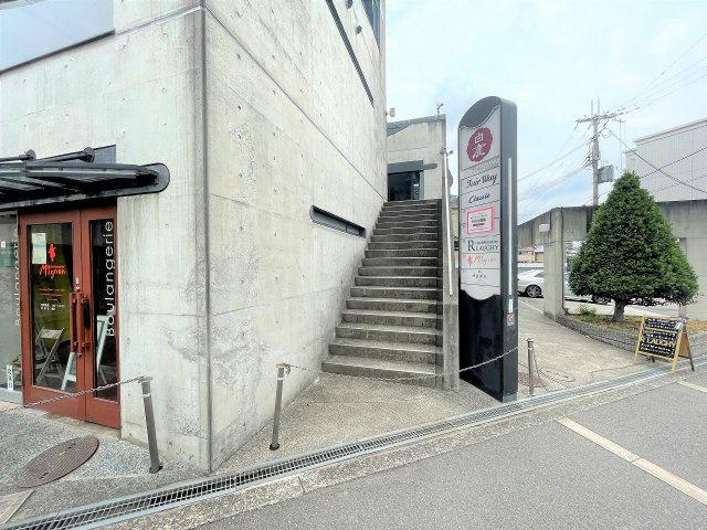 吹田市五月が丘北の店舗一部のその他共用部分|外階段