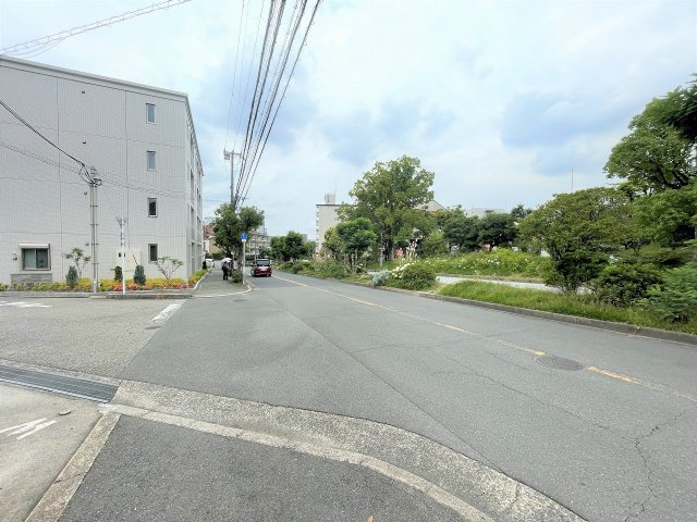 吹田市五月が丘北の店舗一部のその他|前面道路