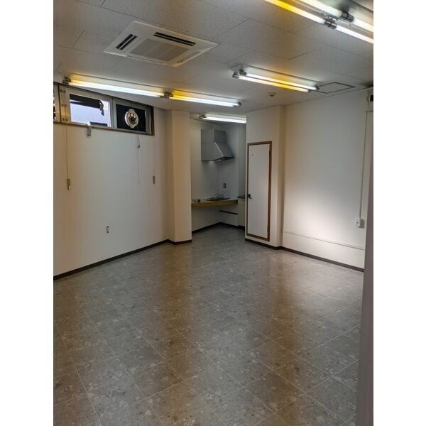 伊丹市緑ケ丘１丁目の店舗事務所
