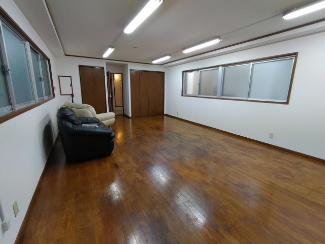豊中市服部本町１丁目の店舗事務所