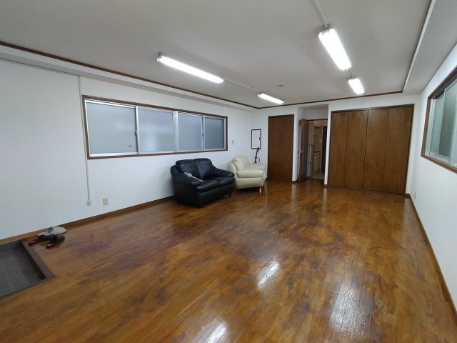 豊中市服部本町１丁目の店舗事務所