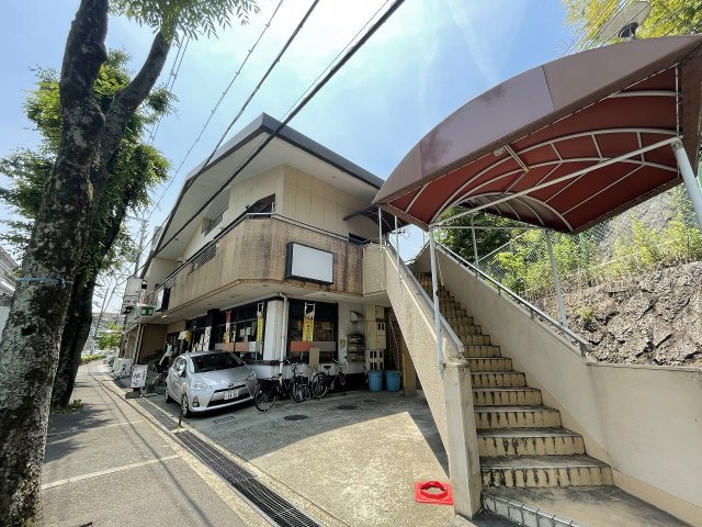 茨木市美穂ケ丘の店舗事務所