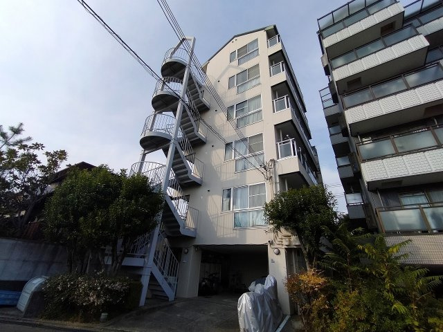 吹田市津雲台６丁目の店舗事務所の外観