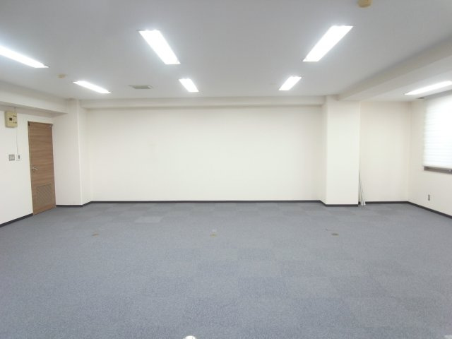 エッグビル第三江坂の居間・リビング