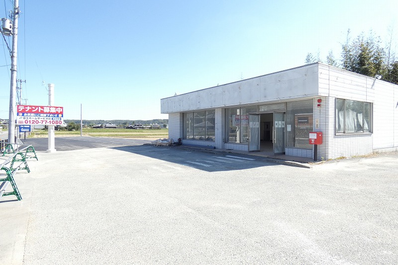 三木市口吉川町桾原の店舗の外観