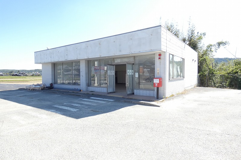 三木市口吉川町桾原の店舗