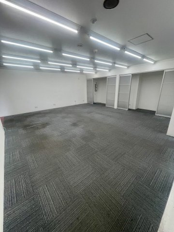 尼崎市東難波町５丁目の店舗事務所のロビー