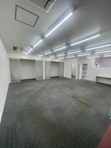尼崎市東難波町５丁目の店舗事務所のロビー