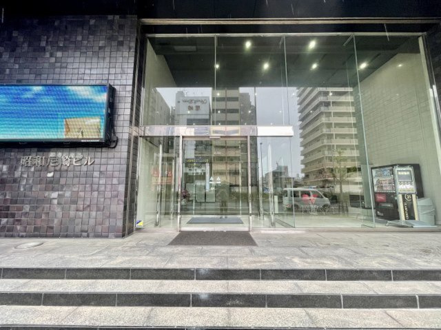尼崎市東難波町５丁目の店舗事務所のエントランス