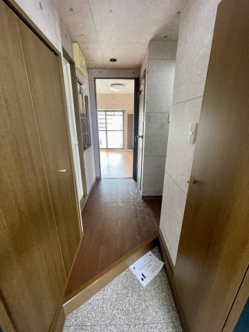 吹田市垂水町１丁目の店舗事務所の玄関